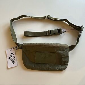 NWT ALOHA Splash Proof mini hip Belt Bag with extender